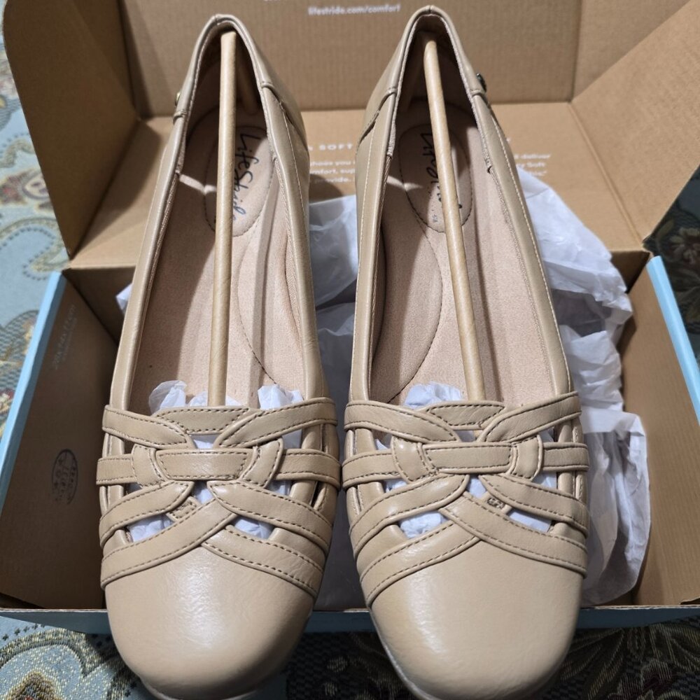 Life Stride Diverse Taupe Faux Leather SIZE 7.5 Round Toe Low Heel Slip-On Shoe